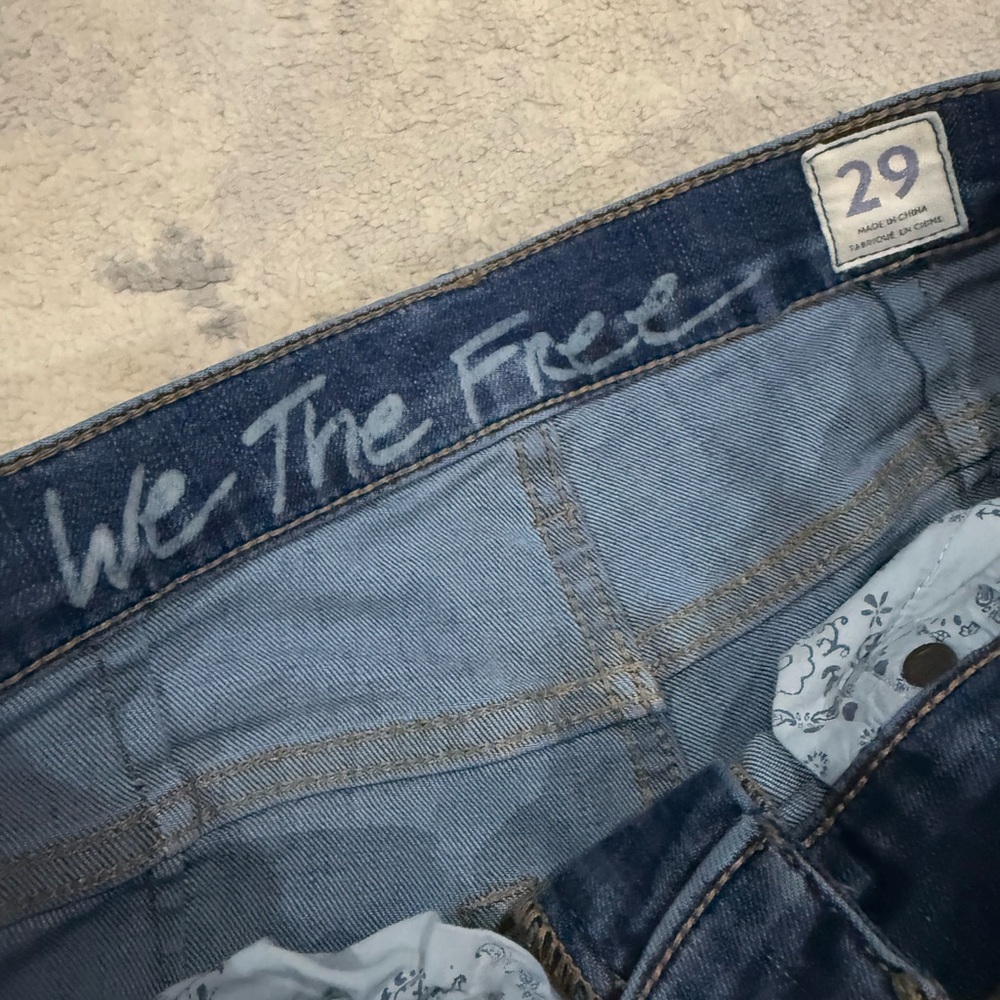 Free People Medium Wash Sunny Skinny Jeans Tulip Hems Distressed size 29 - Picture 3 of 7